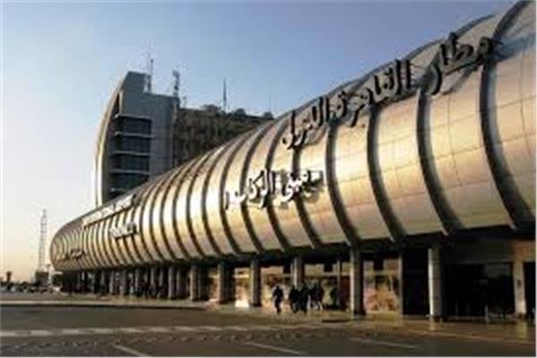 مطار القاهرة يحتفل بعيد الأضحى مع المسافرين