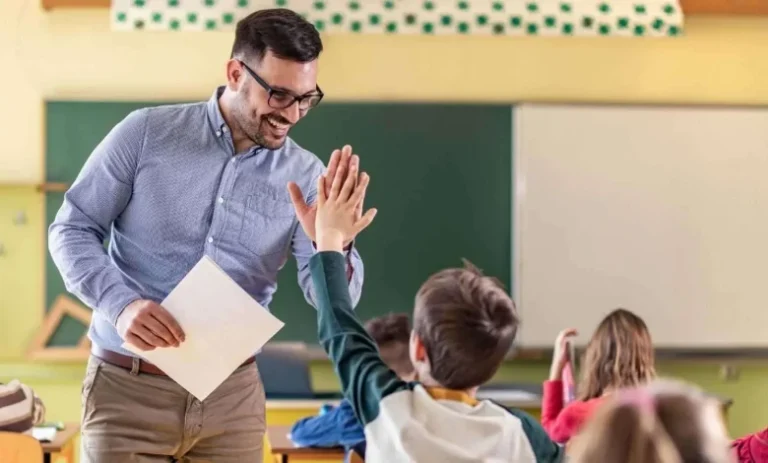 معلم مساعد مادة الرياضيات والعلوم واللغة الإنجليزية.. الاستعلام عن نتيجة مسابقة التربية والتعليم بالرقم القومي