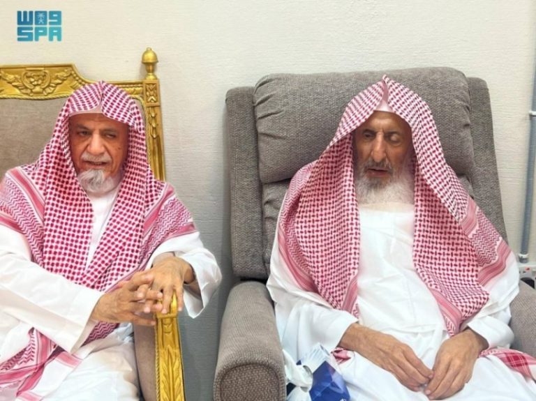مفتي المملكة يستقبل الشيخ صالح بن حميد