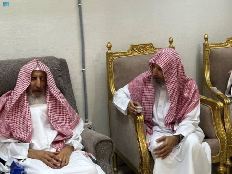 مفتي المملكة يستقبل شخصيات بارزة في لقاء مهم