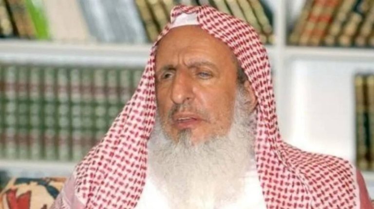 مفتي عام المملكة يوجه فروع رئاسة البحوث العلمية والإفتاء بالاستمرار في العمل خلال إجازة عيد الأضحى
