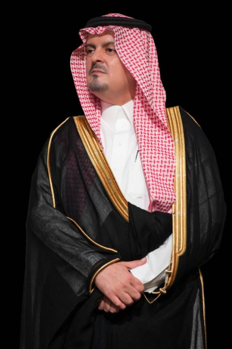 نائب أمير مكة يتفقد خدمات حجاج بيت الله في مشعر عرفات