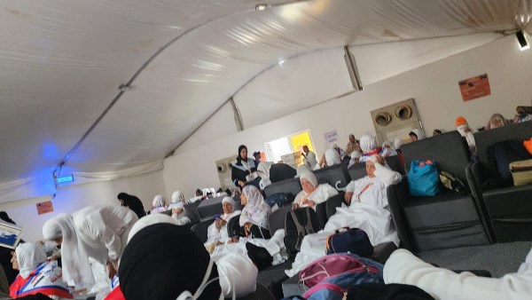 نجاح حجاج نقابة الصحفيين في تصعيدهم إلى عرفات الله