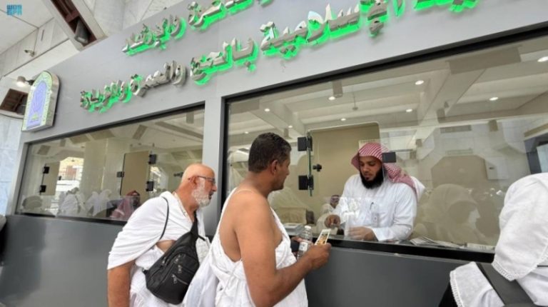 هدية خادم الحرمين لحجاج البحرين من الشؤون الإسلامية