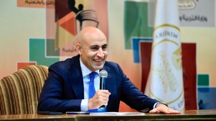 وزير التعليم يتفقد الحالة الصحية لملاحظين تعرضوا لحادث سير في سوهاج
