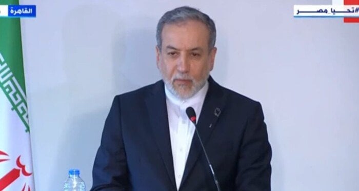 وزير الخارجية الإيراني يؤكد: طهران لن تقبل حرمانها من الأنشطة النووية السلمية