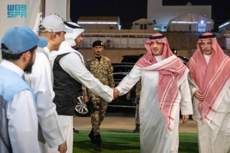 وزير الداخلية يتفقد استعدادات الجهات المشاركة في حج هذا العام
