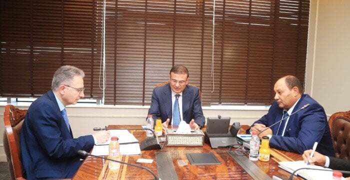 وزير الزراعة يستعرض سبل التعاون مع البنك الدولي لدعم التنمية بمصر