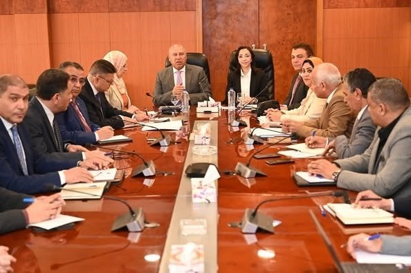 وزير الصناعة يناقش تحديات المناطق الصناعية مع محافظ البحيرة ومستثمريها