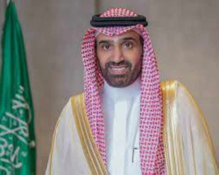 وزير الموارد البشرية يقدم التهاني للقيادة بعيد الأضحى