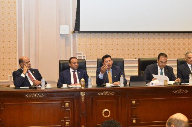 أشرف صبحي يدعو لتعزيز الاستثمار الرياضي المحلي والأجنبي في مصر