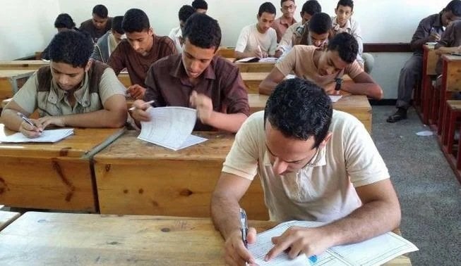 أولياء الأمور في مصر يتابعون آراء طلاب الثانوية العامة حول امتحاني الكيمياء والجغرافيا