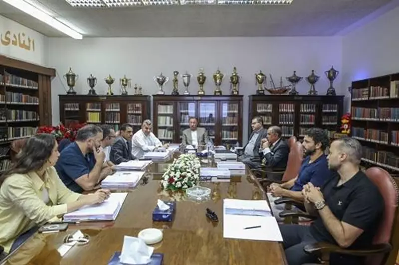 الأهلي يتخذ قراراً بإيقاف التعامل مع الوسيط في صفقة وسام أبو علي