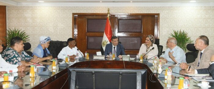 بحث وزير الزراعة مع «نقابة العاملين بالبنوك» بجنوب إفريقيا آفاق التعاون المشتركة