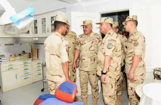 تفقد رئيس الأركان المنظومة التعليمية بمعهد ضباط الصف المعلمين | صور