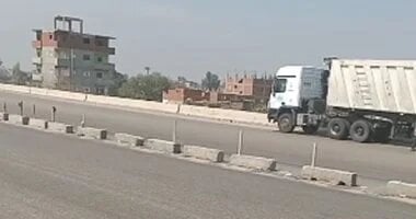 تفقد وزير النقل الطريق الإقليمي استجابة لتعليمات الرئيس السيسي