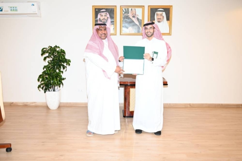 تكريم الغامدي من “البيئة” تقديراً لجهوده في “صوت المواطن”