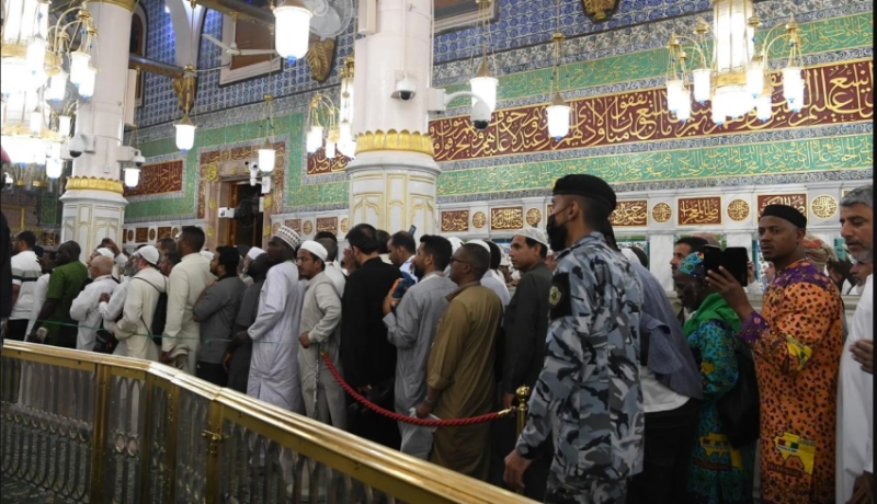 تنظيم احترافي للحشود في المسجد النبوي من قبل “شؤون الحرمين”