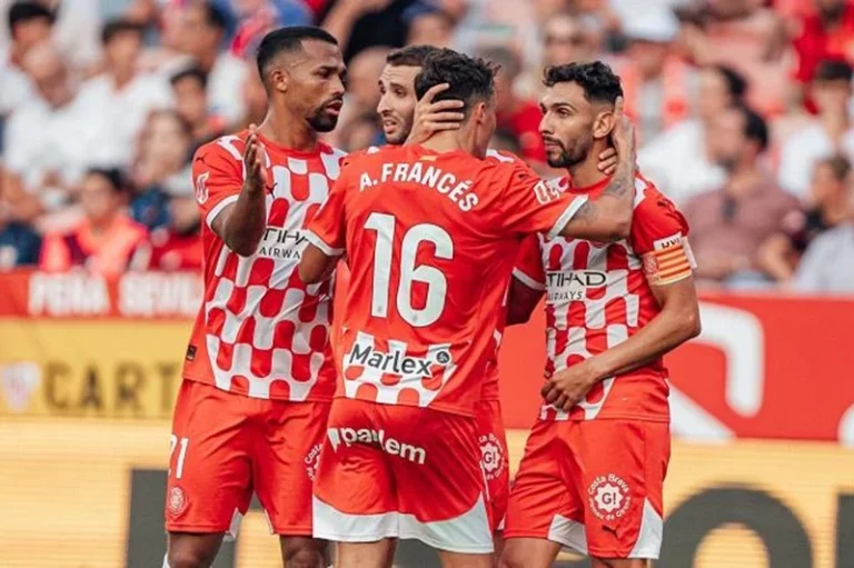 جيرونا يسعى لتوقيع عقد مع أليكس مورينو من أستون فيلا