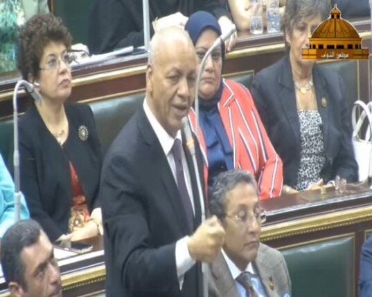 حكومة عشوائية تهددنا، مصطفى بكري يحذر من قانون الإيجار القديم