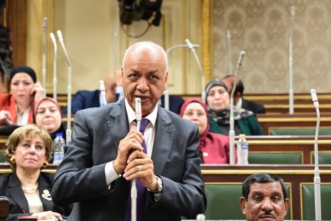 حكومة مدبولي تتخبط وفق مصطفى بكري: النواب يرفضون قانون الإيجارات ويعتبرون ذلك سحباً للثقة