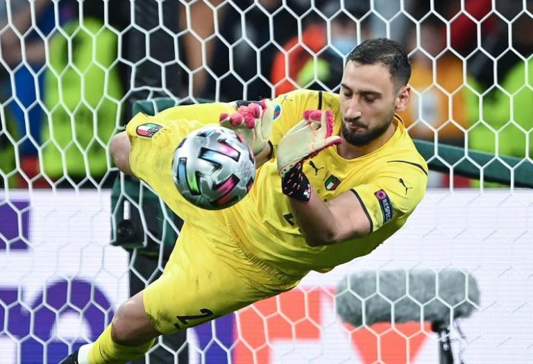 دوري المحترفين السعودي يستهدف التعاقد مع حارس مرمى إيطاليا دوناروما