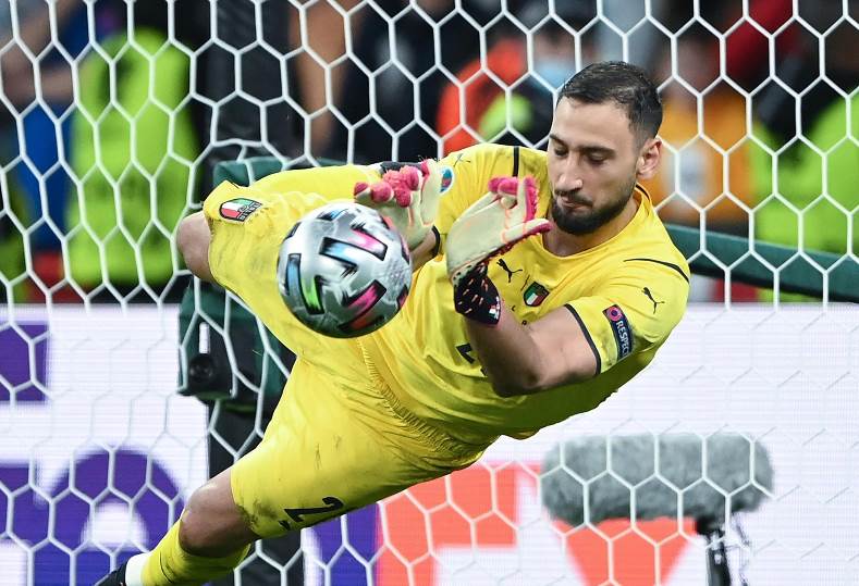 دوري المحترفين السعودي يستهدف التعاقد مع حارس مرمى إيطاليا دوناروما