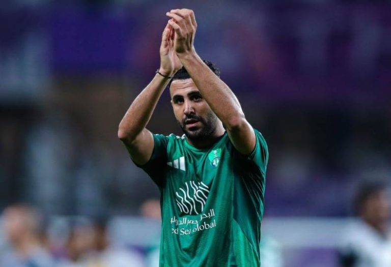 رياض محرز يعبر عن أمله في اللعب بجوار ميسي في دوري روشن