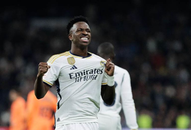 ريال مدريد يبدأ مفاوضات تجديد عقد فينيسيوس بعد مطالبات بالمساواة بمبابي