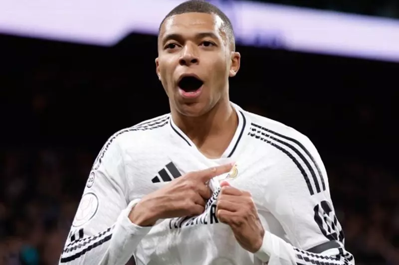ريال مدريد يكرم مبابي بإسناد القميص رقم 10 له رسمياً
