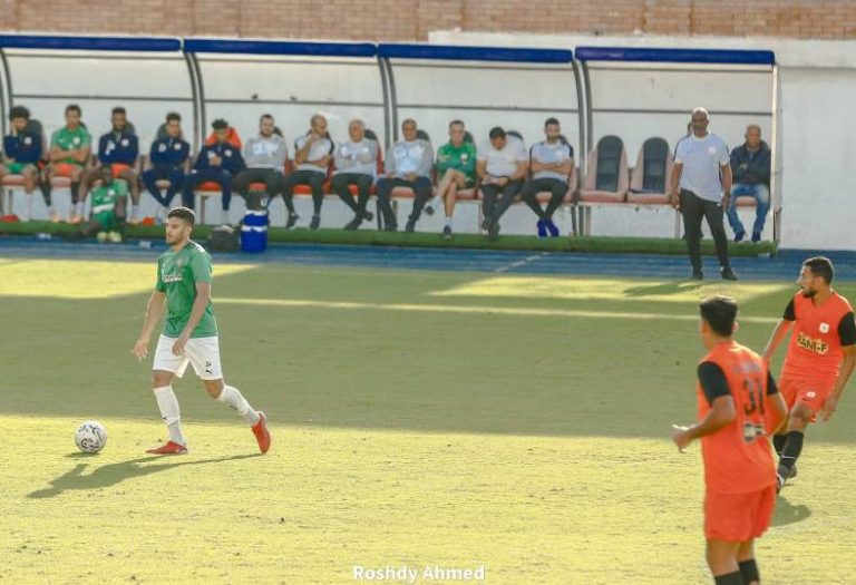 فاركو يعزز صفوفه بانضمام حسين حسني لاعب وسط سيراميكا كليوباترا