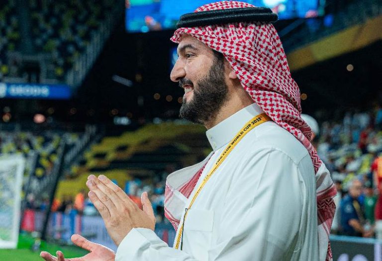 فهد بن نافل يتنازل عن رئاسة نادي الهلال ويؤكد دعمه للمرشح المقبل
