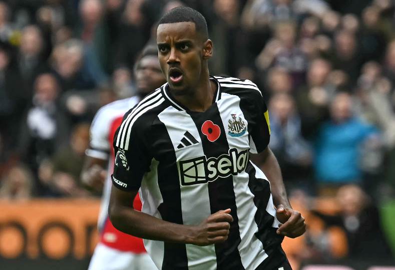 ليفربول يستعد لتدعيم صفوفه بضم إيزاك بعقد وراتب مغريين
