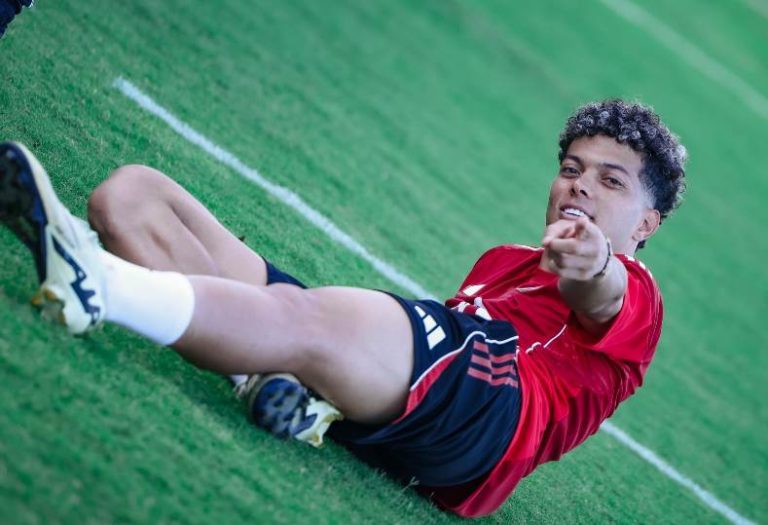 نفى مصدر رسمي صحة مفاوضات الزمالك مع إمام عاشور في الوقت الحالي