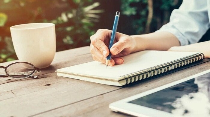 نماذج امتحان الكيمياء للثانوية العامة 2025 متاحة الآن للتنزيل