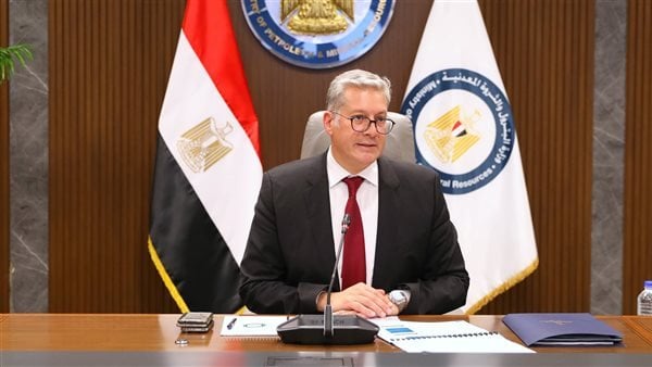 وزير البترول يتابع تداعيات حادث البارج البحري «أدمارين 12»