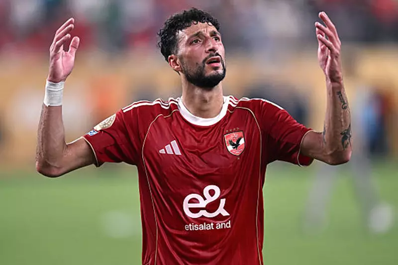 الأهلي يستبعد وسام أبو علي من معسكر تونس لغيابه دون إذن