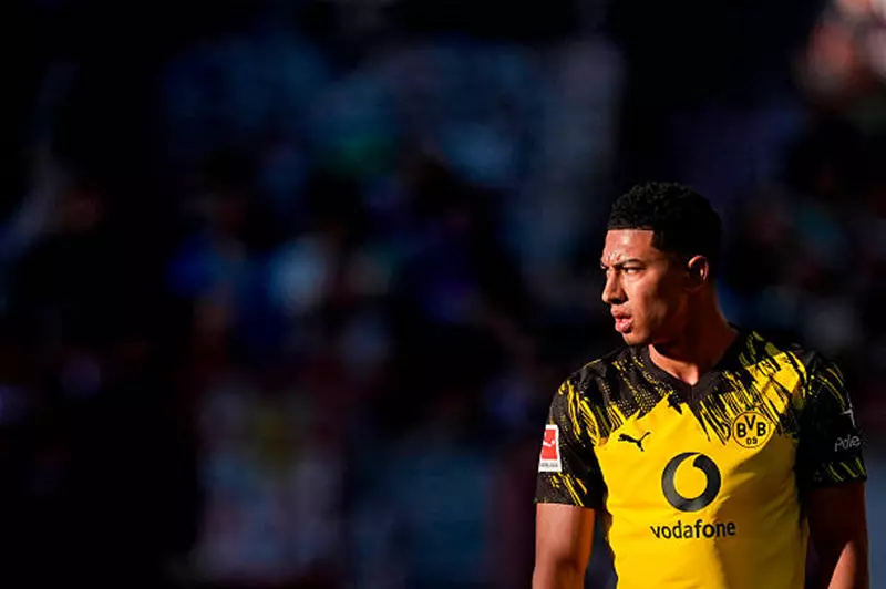 أب يثور من أجل حق ابنه وعائلة بيلينجهام تسبب الفوضى في دورتموند
