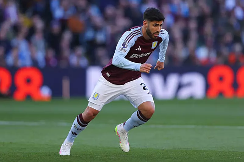 أستون فيلا يتفاوض مع باريس سان جيرمان لضم اللاعب أسينسيو
