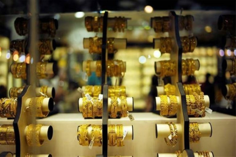 أسعار الذهب تتراجع في الأسواق العالمية وتسجل انخفاضات ملحوظة