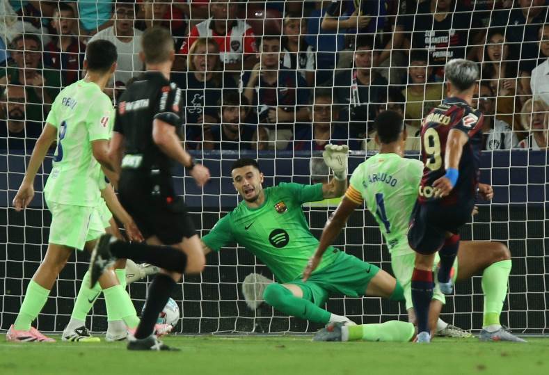 أهداف مباراة برشلونة وليفانتي تعكس الإثارة في الدوري الإسباني بالفيديو