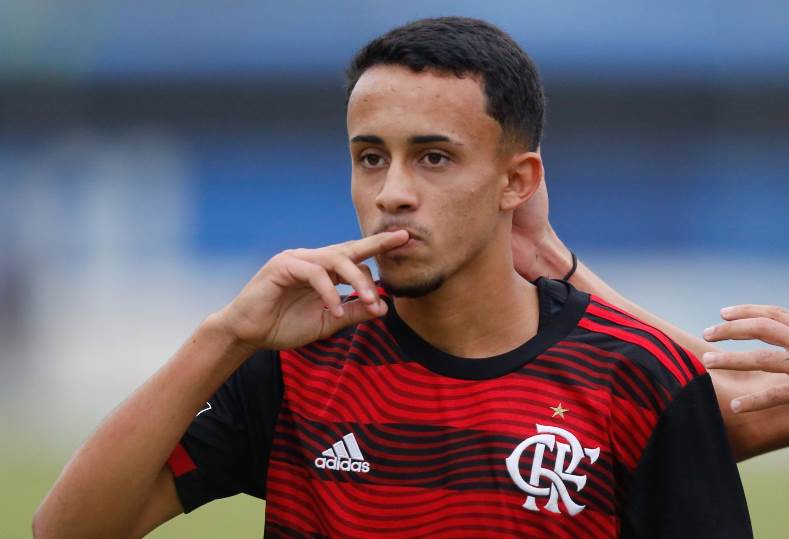 أهلي جدة يستقطب نجم فلامنجو الشاب لتعويض غياب محرز في أمم إفريقيا