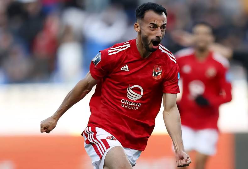 أهلي طرابلس يسعى لضم أحمد عبد القادر وسط شكوى من الفيفا