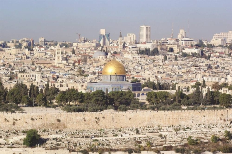 إسرائيل تتخذ خطوات جديدة لتشديد الحصار المالي على الفلسطينيين عبر احتجاز أموال “المقاصة”