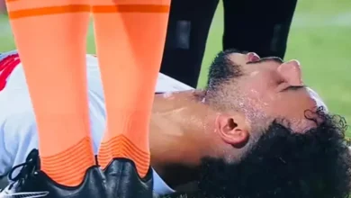 "خرج بإسعاف الملعب".. إصابة قوية لدونجا في الركبة في مباراة الزمالك والمقاولون