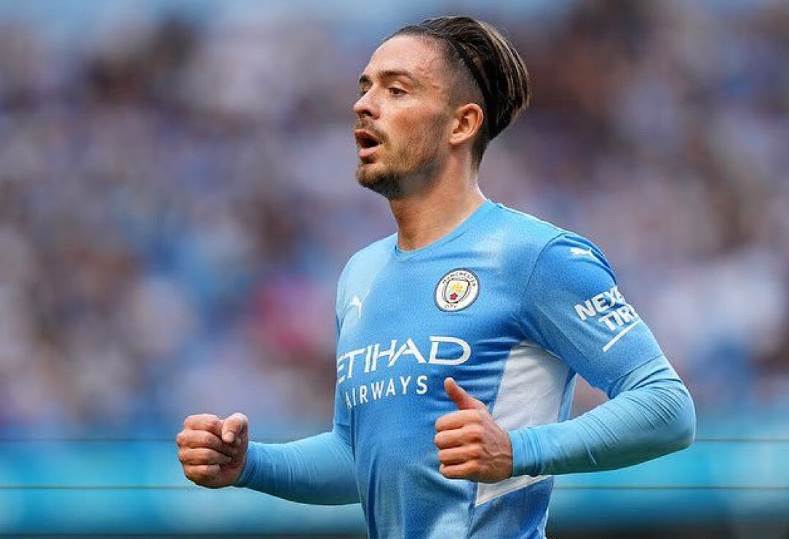 إيفرتون يسعى لإنقاذ لاعب جوارديولا المتجاهل في مانشستر سيتي