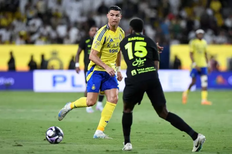 اتحاد الكرة يُعلن رسمياً عن قمة السوبر السعودي بين الاتحاد والنصر