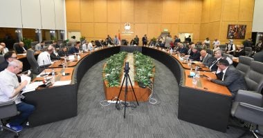 اجتماع دوري لوزير الإسكان مع البرلمان لتعزيز التعاون بين النواب والشيوخ