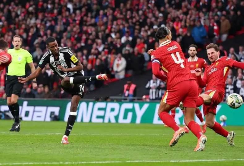 استمتع بمشاهدة مباراة ليفربول ونيوكاسل اليوم في الدوري الإنجليزي عبر البث المباشر