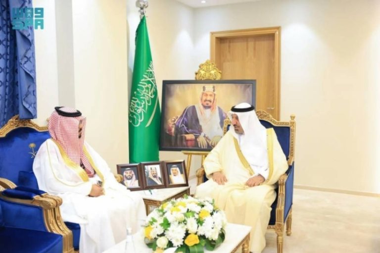 الأمير جلوي بن عبدالعزيز يتلقى تقريرًا حول تطورات المدينة الصناعية بنجران